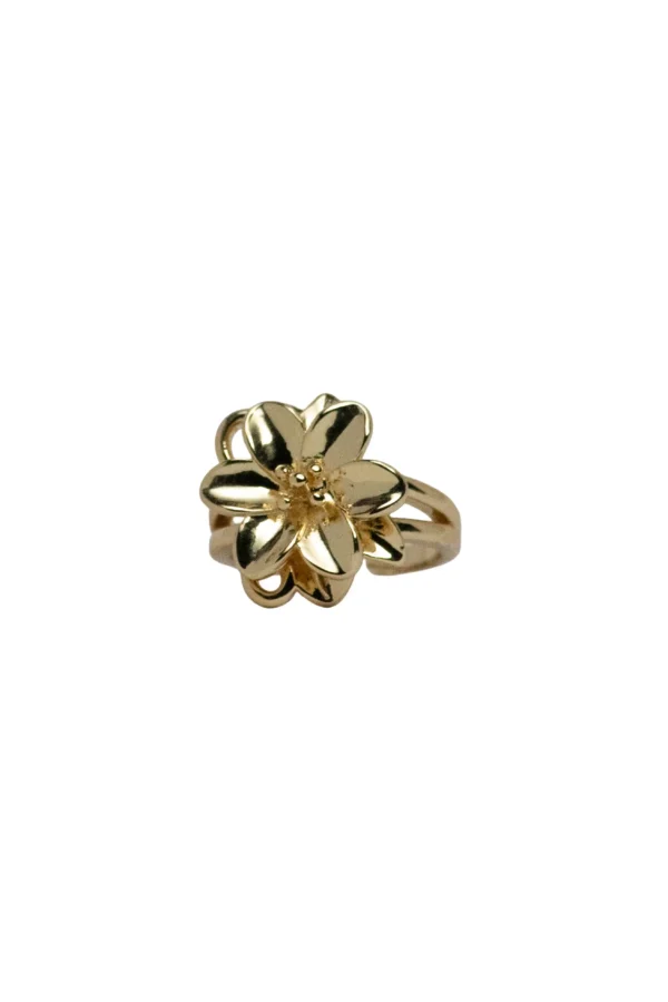 Anillo Roseta Floral Anillo dorado con forma de flor rosa modelo Roseta en oro laminado 18k otro ángulo.
