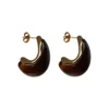 Aretes Serenity Cafe Aretes estilo orgánico modelo Serenity con cuarzo ámbar café y acero dorado.