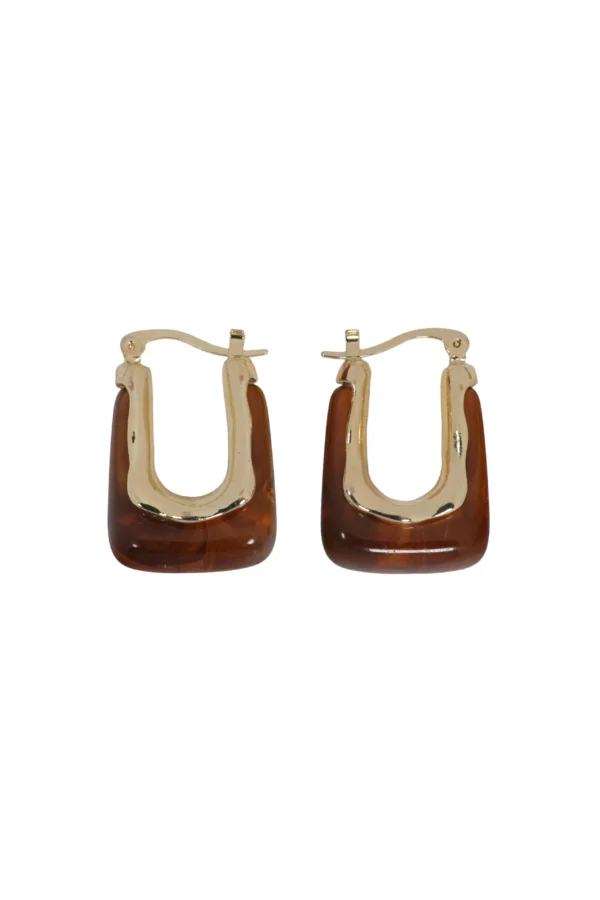 Aretes tipo huggies dorados con detalle de cuarzo ámbar tono café miel.