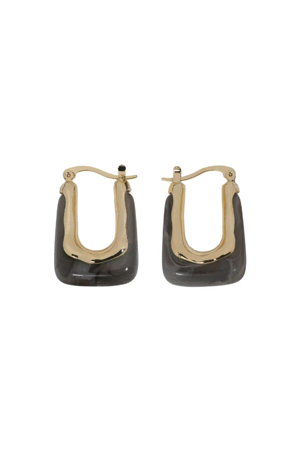 Aretes elegantes dorados con piedra negra ónix diseño geométrico.