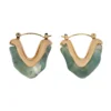 Aretes modernos en V modelo Valencia de acero inoxidable y cuarzo aventurina verde obscuro