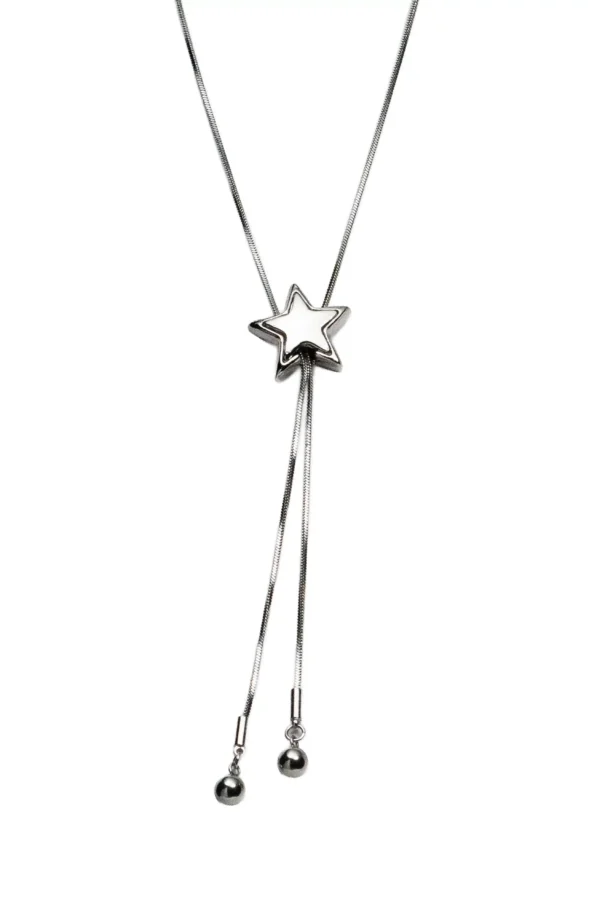 Collar Corbatin Zaniah Estrella Collar corbatín plateado con dije de estrella deslizante modelo Zaniah en acero inoxidable.